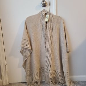 Max studio shrug
